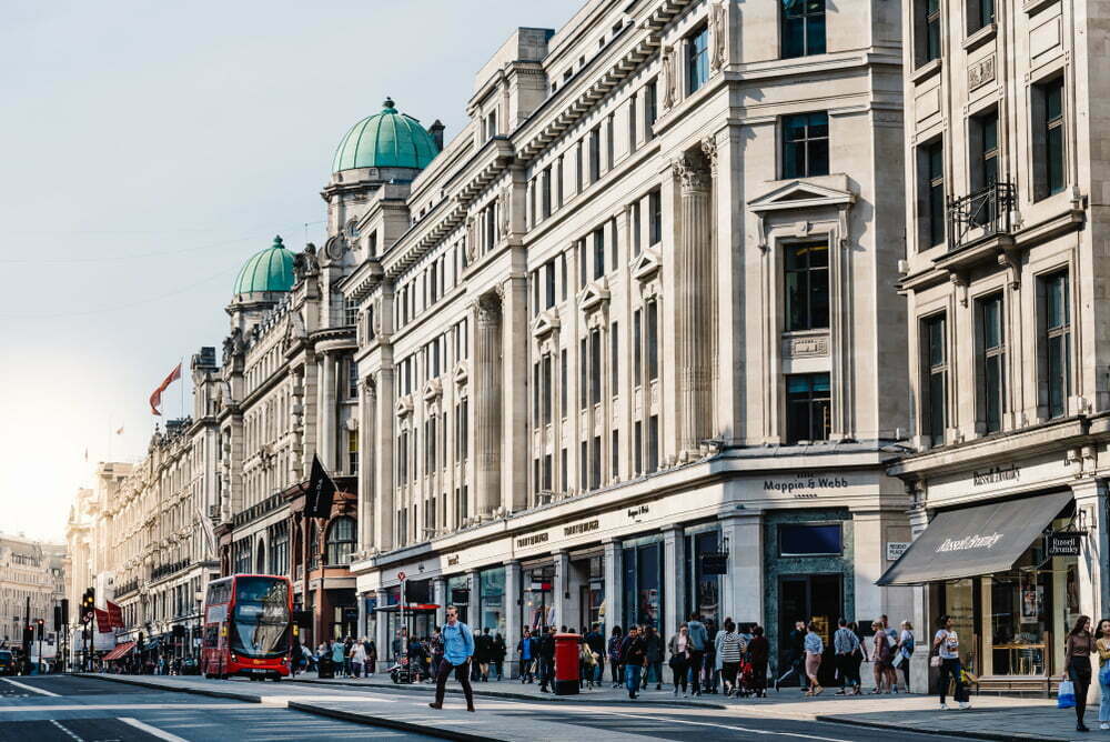 London,,Uk,-,May,15,,2019:,Street,Scene,In,Regent