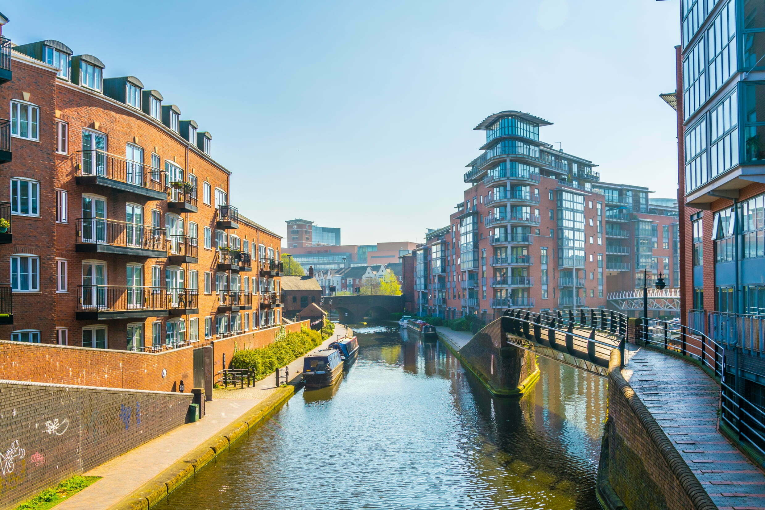 View,Of,Brick,Buildings,Alongside,A,Water,Channel,In,The